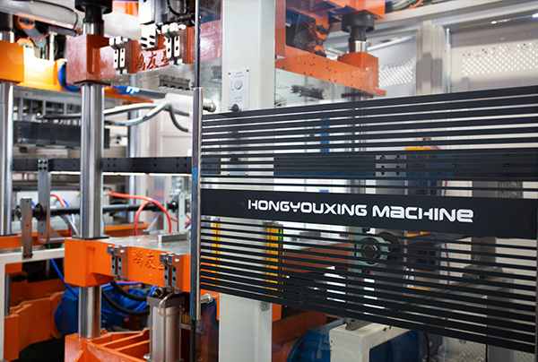 Termoforming stroj/plastična čaša stroj